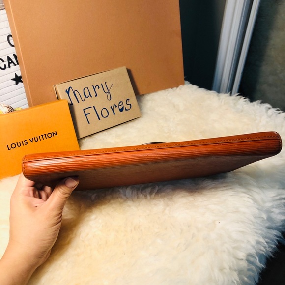 LV clutch in Epi Leather sold ❌luxonlinecanadafbpage - Picture 11 of 13